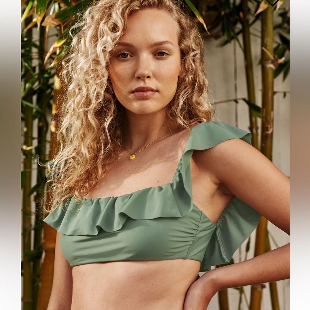 Reformation Myrtille Ruffle Bikini Top in Green sz XL